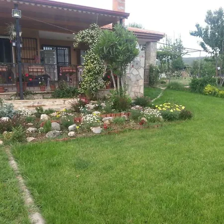 Ozbek Ciftlikevi * Izmir